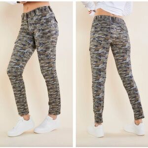 Anatomie camo pants in size XS